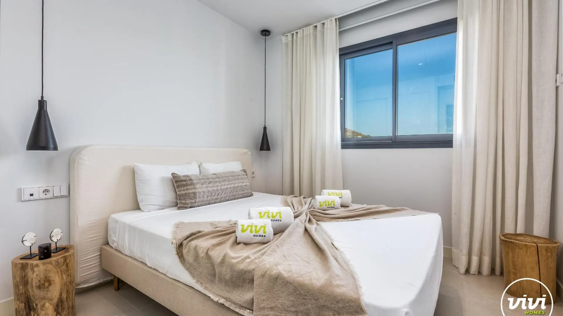 Vivi Homes - Terra Higueron Luxury, Terrace & Pool Fuengirola