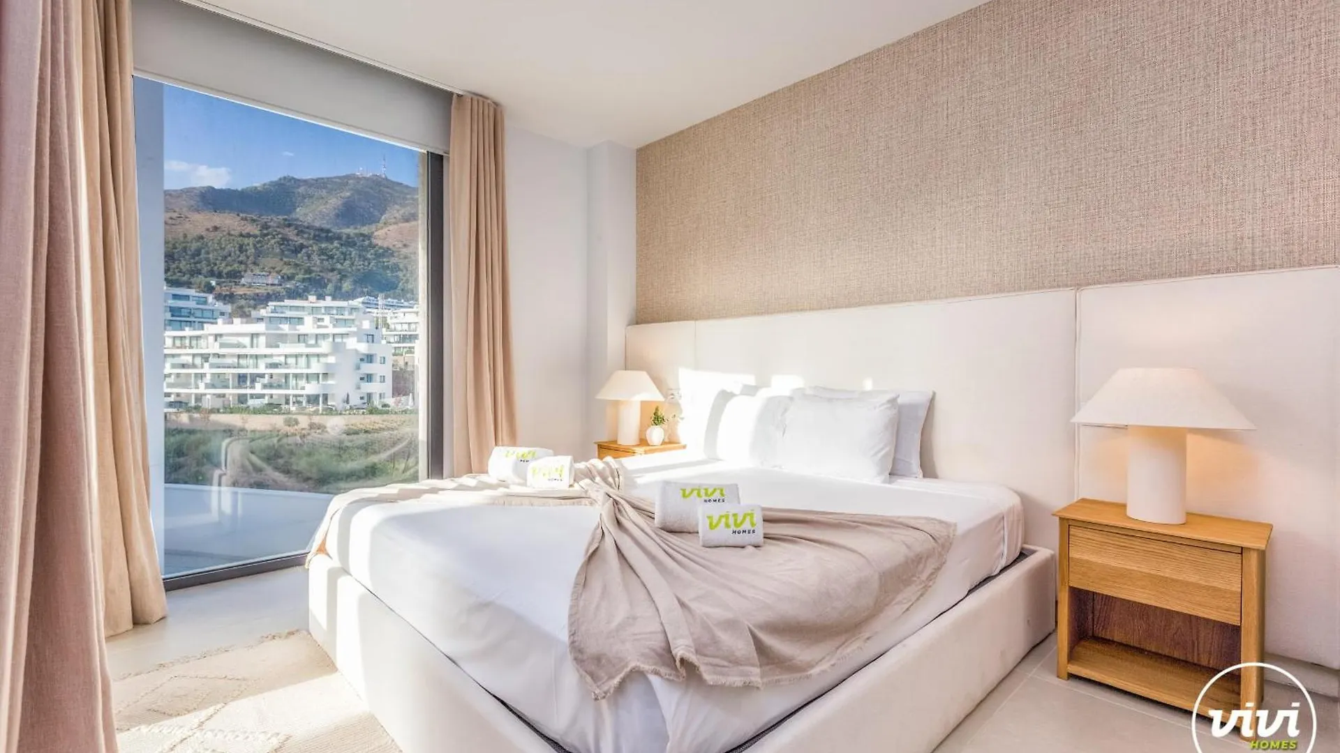 Vivi Homes - Terra Higueron Luxury, Terrace & Pool Fuengirola